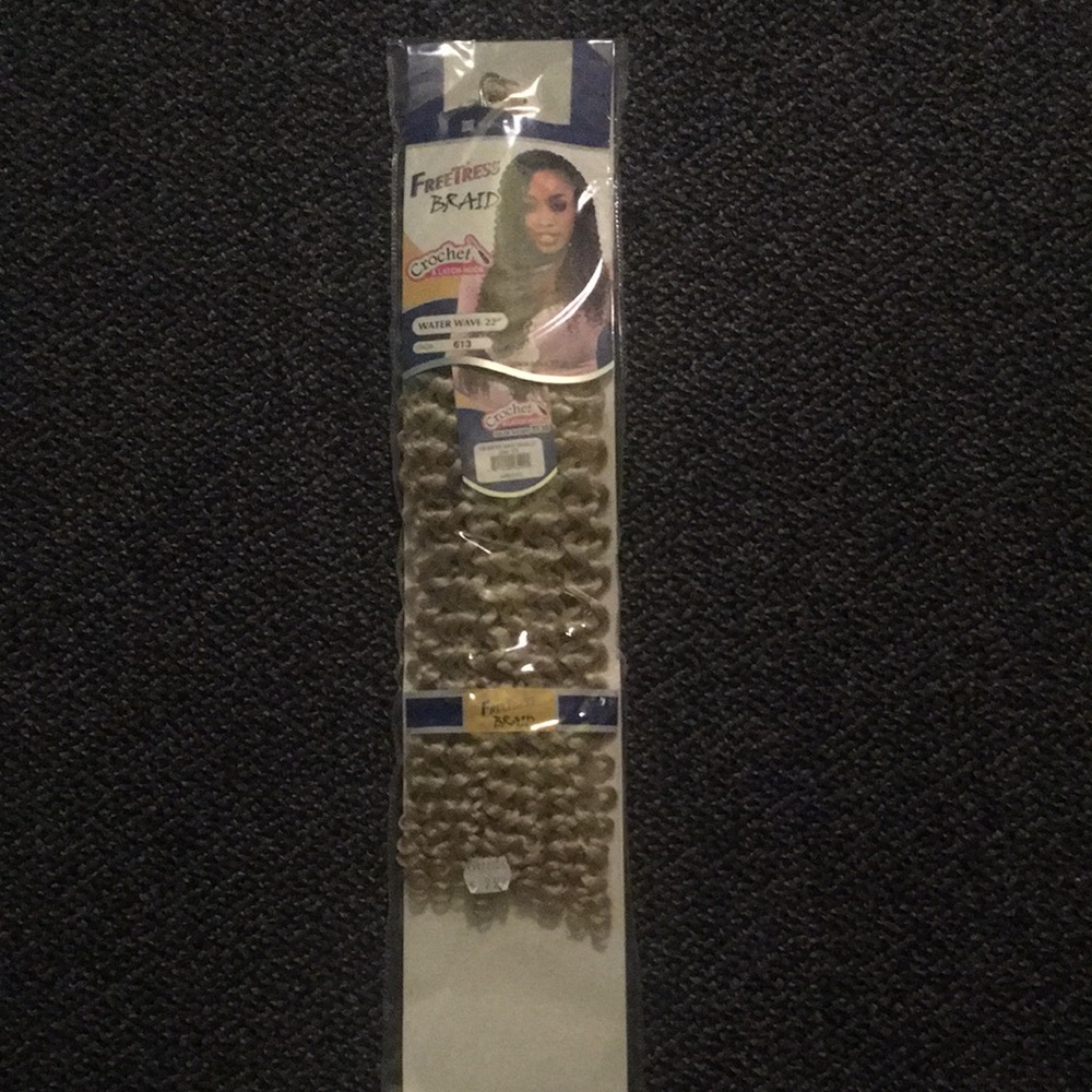 This is free tress crochet and latch hook hair it is water wave 22” color 613